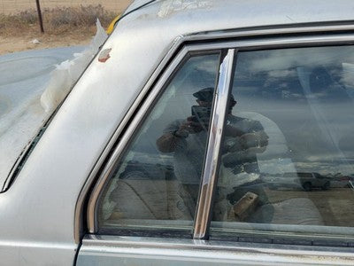 86-91 Olds 88 Passenger Right Rear Vent Window Back Door Glass With Frame Oem