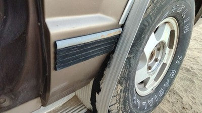 1994 Chevy Suburban Driver Left Rear Moulding On Quarter Panel Oem