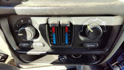 03-09 Chevy Trail Blazer Temperature Control Module In Dash Heater Ac Head Unit