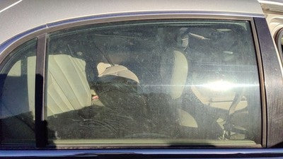 1998-2011 Lincoln Town Car Passenger Right Rear Side Window Door Glass Oem Back