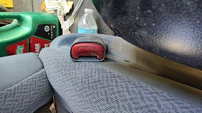 05-07 Caravan Passenger Right Front Seat Belt Buckle Receiver D5 Slate Gray