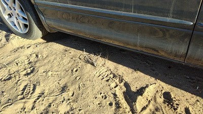 00-04 Dodge Intrepid Driver Left Front Lower Rocker Panel Moulding Side Skirt