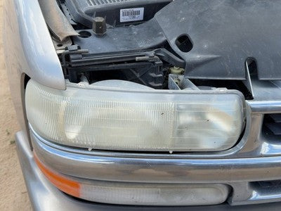 2000-2006 Chevy Suburban Passenger Right Head Light Oem Front Lamp 16526134