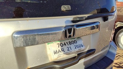 2009-2011 Honda Pilot Rear Backup Camera View With Chrome License Plate Trim Oem
