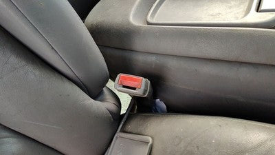 1999 Chevy Suburban Passenger Right Front Seat Belt Buckle Receiver Oem Gray 132