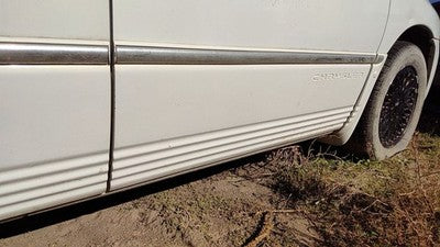 96-99 Town & Country Passenger Right Front Moulding From Door Pwp Golden White