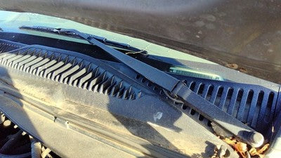 2000-2002 Chevy Suburban Driver Left Windshield Wiper Arm Oem Blade Lever