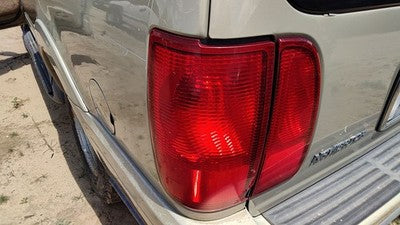 98-00 Navigator Driver Left Tail Light Brake Lamp Rear Outer Quarter Mounted