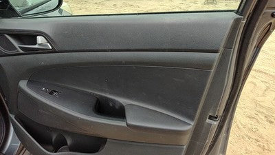 16-18 Hyundai Tucson Passenger Right Front Inside Door Trim Panel Only Black Try