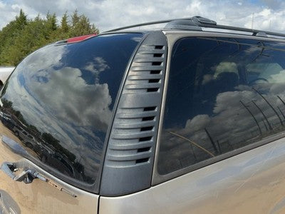 2001 Chevy Suburban Passenger Right Rear Moulding On Quarter Panel Oem