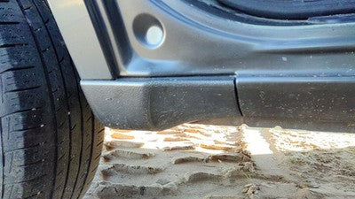 2004 Mitsubishi Endeavor Passenger Right Rear Lower Rocker Moulding Corner Rh
