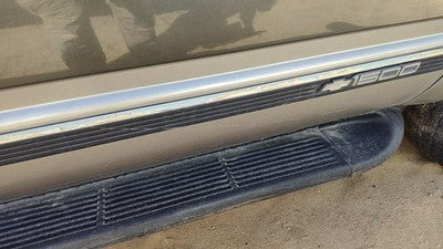 1992-1999 Chevy Suburban Passenger Right Front Moulding From Door Oem Trim Strip