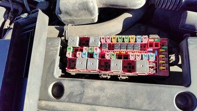 2007-2008 Ford Expedition Engine Fuse Box Power Distribution Panel Oem