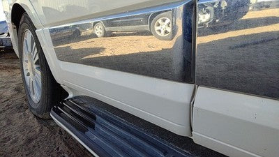 07-14 Navigator Passenger Right Rear Moulding From Door Back Pv White Chocolate