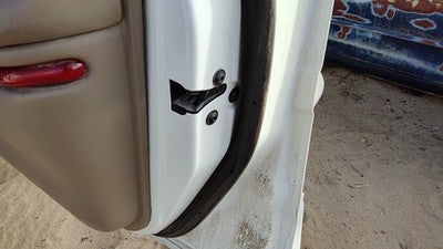 1997-2004 Buick Regal Passenger Right Front Door Latch With Rods/Cables Oem