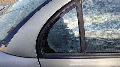 1996-2000 Saturn Sl1 Passenger Right Rear Vent Window Back Door Glass With Frame