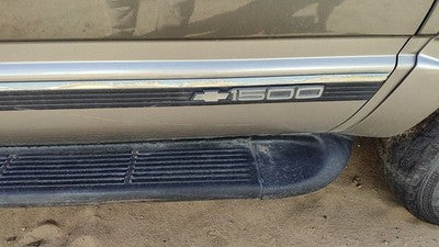 1992-1999 Chevy Suburban Passenger Right Front Moulding From Door Oem Trim Strip