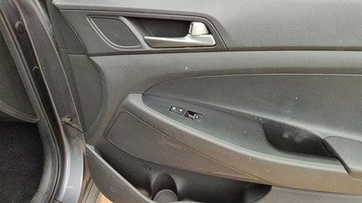 16-18 Hyundai Tucson Passenger Right Front Inside Door Trim Panel Only Black Try