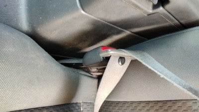 2002-2004 Nissan Xterra Driver Left Front Seat Belt Buckle Receiver Oem Gray K