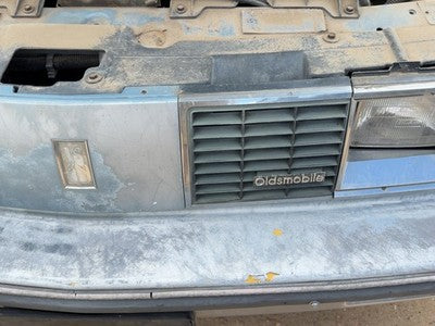 1986 Olds 88 Front Grille Assembly Oem Blue 25528288