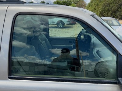 2000-2006 Chevy Suburban Passenger Right Front Side Window Door Glass Oem
