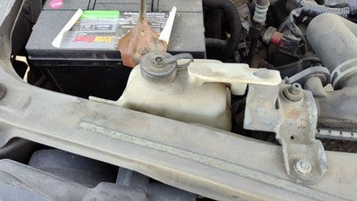 2000-2004 Nissan Xterra Coolant Reservoir Radiator Overflow Tank Bottle Oem
