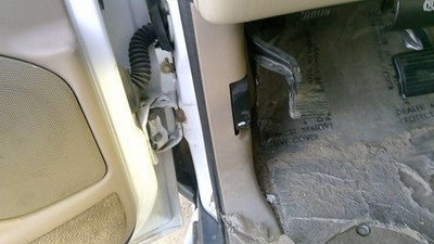2005 Chevy Suburban Driver Left Lower Kick Trim Panel Oem Tan 522