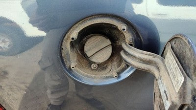 2004-2005 Ford Explorer Fuel Filler Neck Assembly With Gas Cap Oem 4.0L