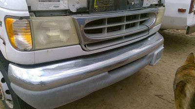 1997-2003 Ford Van E450 Lower Trim Strip Between Grille And Bumper Oem White Yz