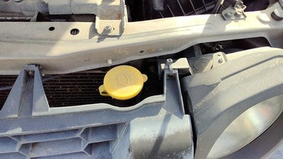 2002-2004 Nissan Xterra Windshield Washer Fluid Reservoir With Pump Wiper Tank