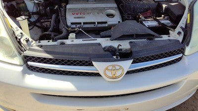 2004-2005 Toyota Sienna Front Grille Assembly Oem White 071 53111Ae020