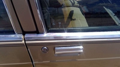 85 Olds 88 Passenger Right Front Moulding From Door Oem Trim Strip Dented Chrome