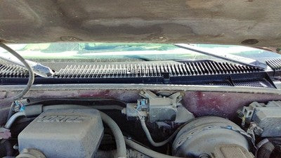 1999 Gmc Yukon Windshield Wiper Cowl Vent Trim Panel Oem Cover