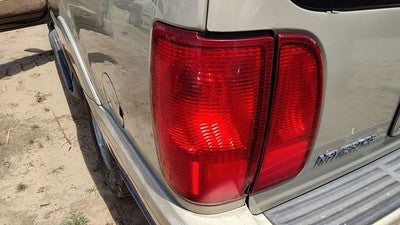 98-00 Navigator Driver Left Tail Light Brake Lamp Rear Outer Quarter Mounted