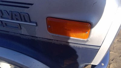 1989 Chevy G20 Van Passenger Right Front Turn Signal Light Lamp Fender Mounted