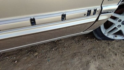 1992 Buick Park Ave Ultra Passenger Right Front Moulding From Door Trim Gold