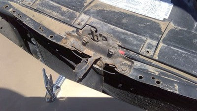 1980-1985 Olds 88 Hood Latch Assembly With Bracket Oem 10089625
