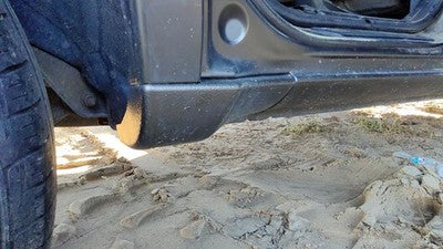 2004 Mitsubishi Endeavor Passenger Right Rear Lower Rocker Moulding Corner Rh