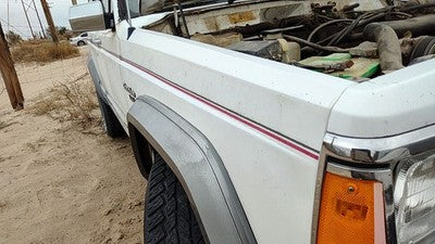 1984-1996 Jeep Cherokee Passenger Right Front Fender Oem White 55235227
