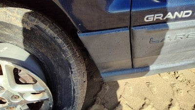 2003-2004 Jeep Grand Cherokee Driver Left Moulding From Fender Oem Trim Strip
