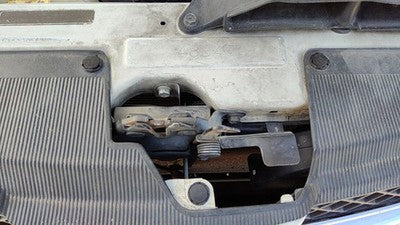 2004-2005 Toyota Sienna Hood Latch Assembly With Upper Tie Bar Bracket Oem
