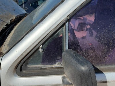 88-93 Isuzu Pup Driver Left Front Vent Window Small Door Glass With Frame Oem