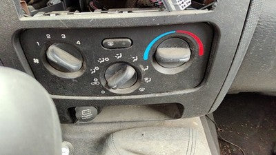 2002-2003 Jeep Liberty Temperature Control Module In Dash Heater Ac Head Unit
