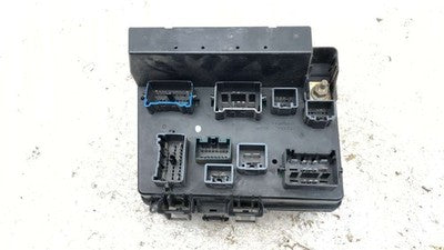 2004-2006 Chrysler Pacifica Engine Fuse Box Power Distribution Panel Oem