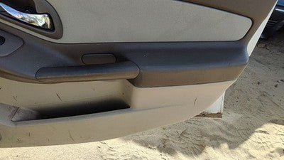 04-05 New Style Malibu Passenger Right Front Door Panel Wth Switches Neutral 52E
