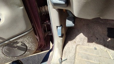1999 Gmc Yukon Driver Left Lower Kick Trim Panel Oem Tan 522