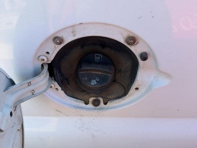 2004-2007 Chevy Silverado 2500 Fuel Filler Neck Assembly With Gas Cap Oem 6.6L