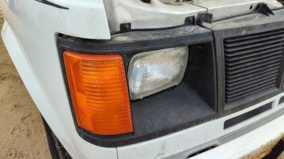 85-94 Gmc Safari Passenger Right Headlight Trim Door Surround With Turn Signal