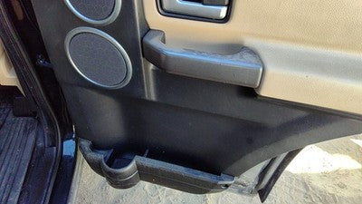 05-09 Land Rover Lr3 Passenger Right Rear Inside Door Trim Panel Switches Back