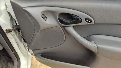 00-03 Focus Station Wagon Passenger Right Front Inside Door Trim Panel Switches